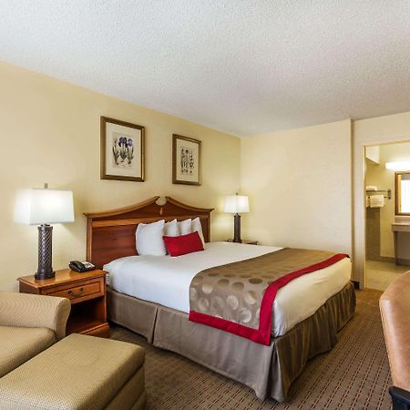 Ramada By Wyndham Houma Hotel Bagian luar foto