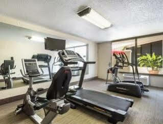 Ramada By Wyndham Houma Hotel Bagian luar foto